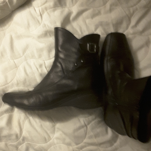 Leather boots - Picture 10 of 15